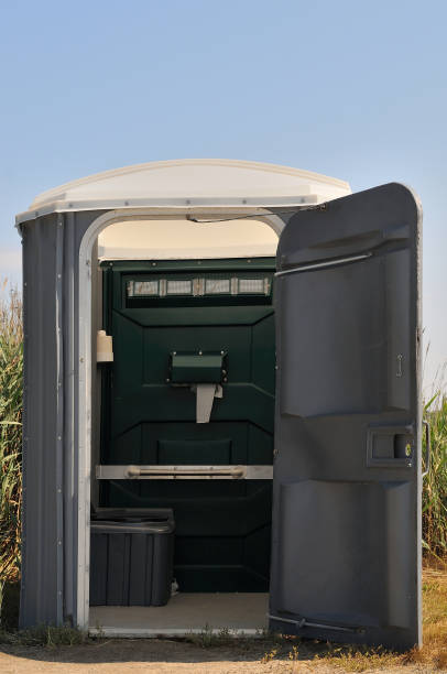 Best Portable bathroom rental  in Topeka, KS